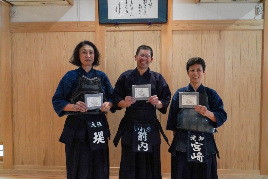 短期通信講座（前期）修了書を授与しました